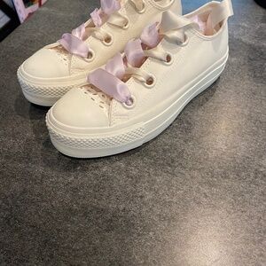 SZ 7 Women's Chuck Taylor All Star Lift Platform. Matte Satin Ivory Ribbon Laces